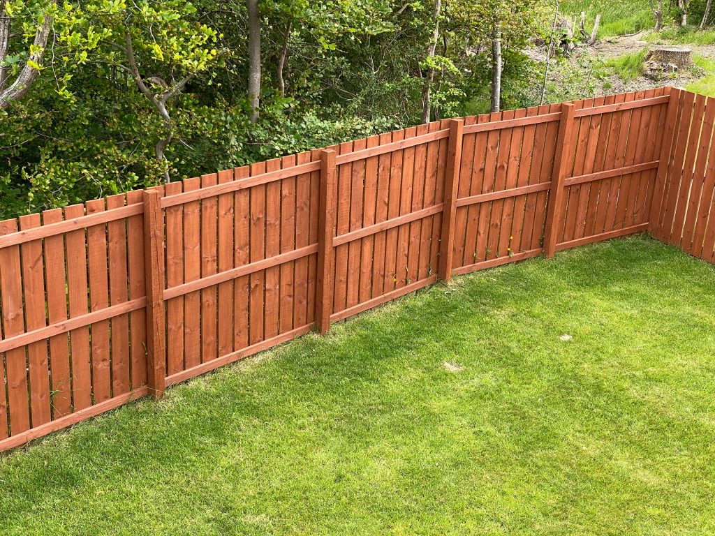 Tahoe Wooden Fence Example - Earth &amp; Stone Landscapes
